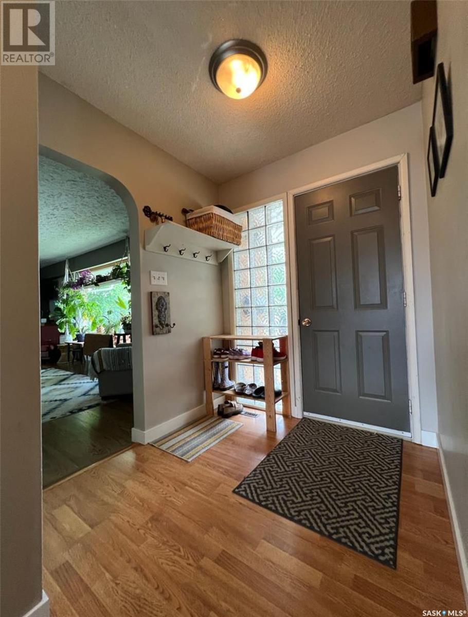 Photo 4 of 394 3rd Avenue Se, Swift Current SK
