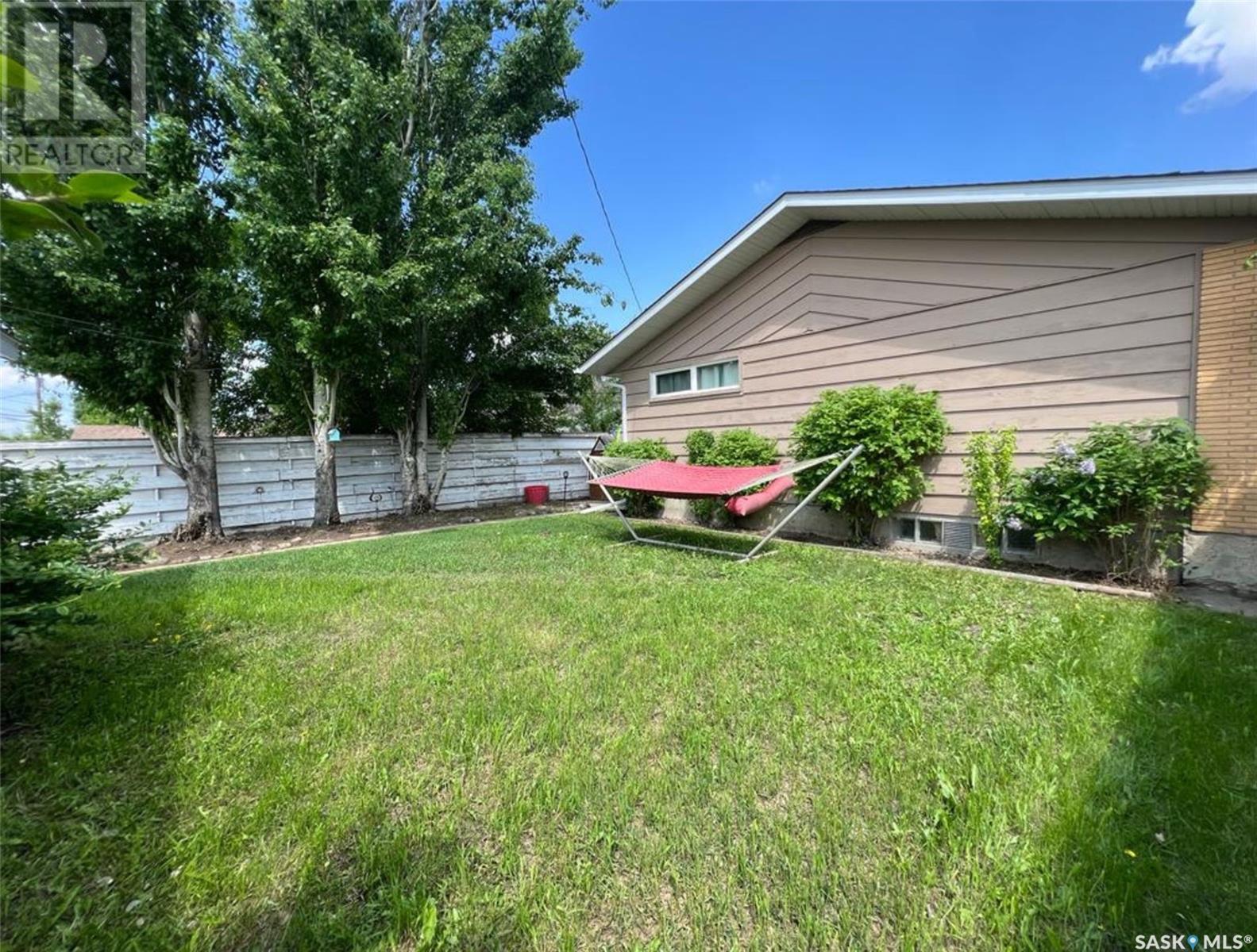Photo 15 of 394 3rd Avenue Se, Swift Current SK
