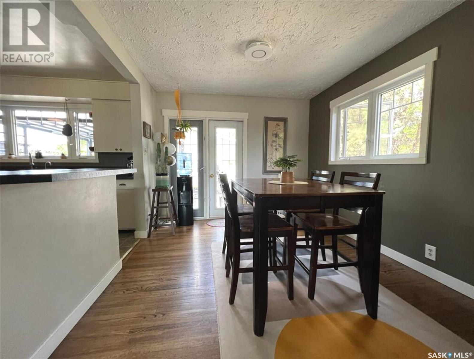 Photo 2 of 394 3rd Avenue Se, Swift Current SK