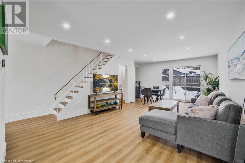 Photo 10 of 621 Francis Road, Burlington ON