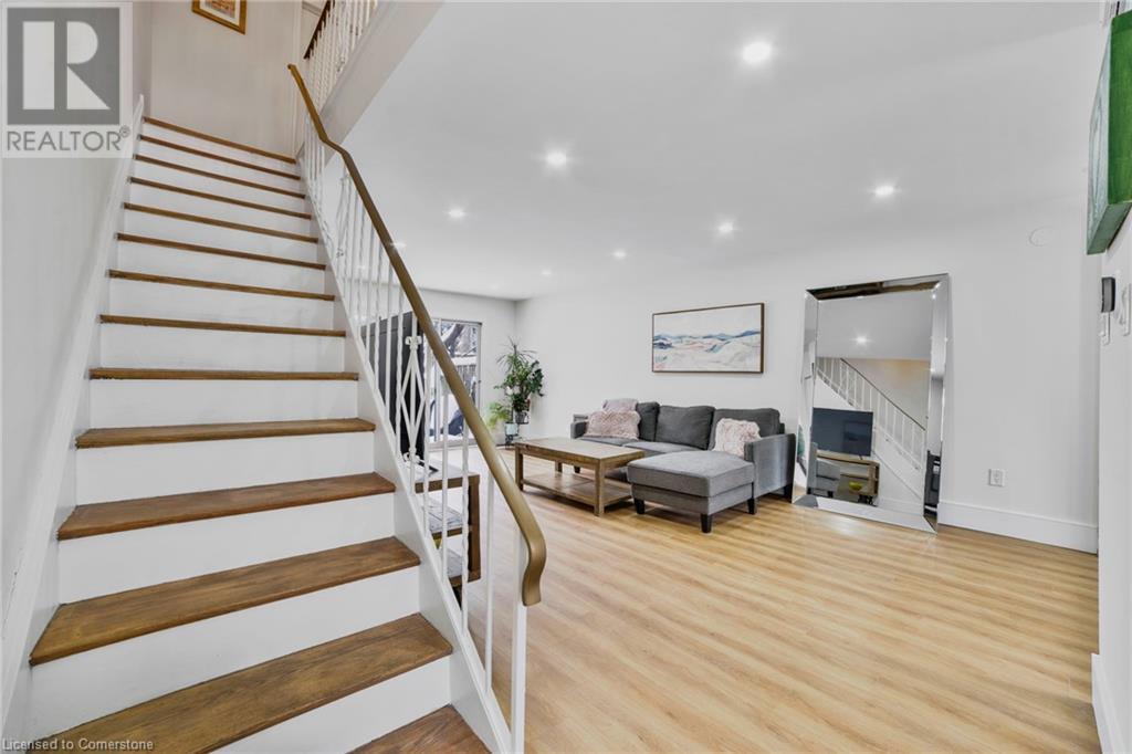 Photo 17 of 621 Francis Road, Burlington ON