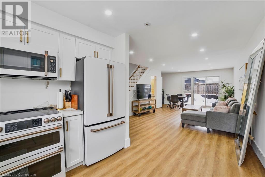 Photo 4 of 621 Francis Road, Burlington ON