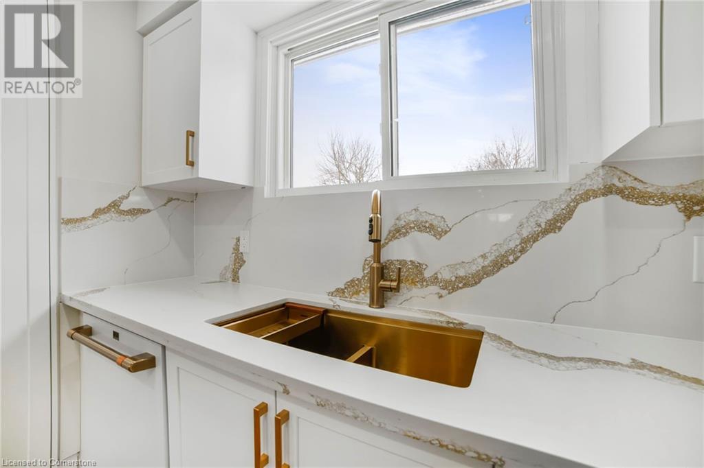 Photo 18 of 621 Francis Road, Burlington ON