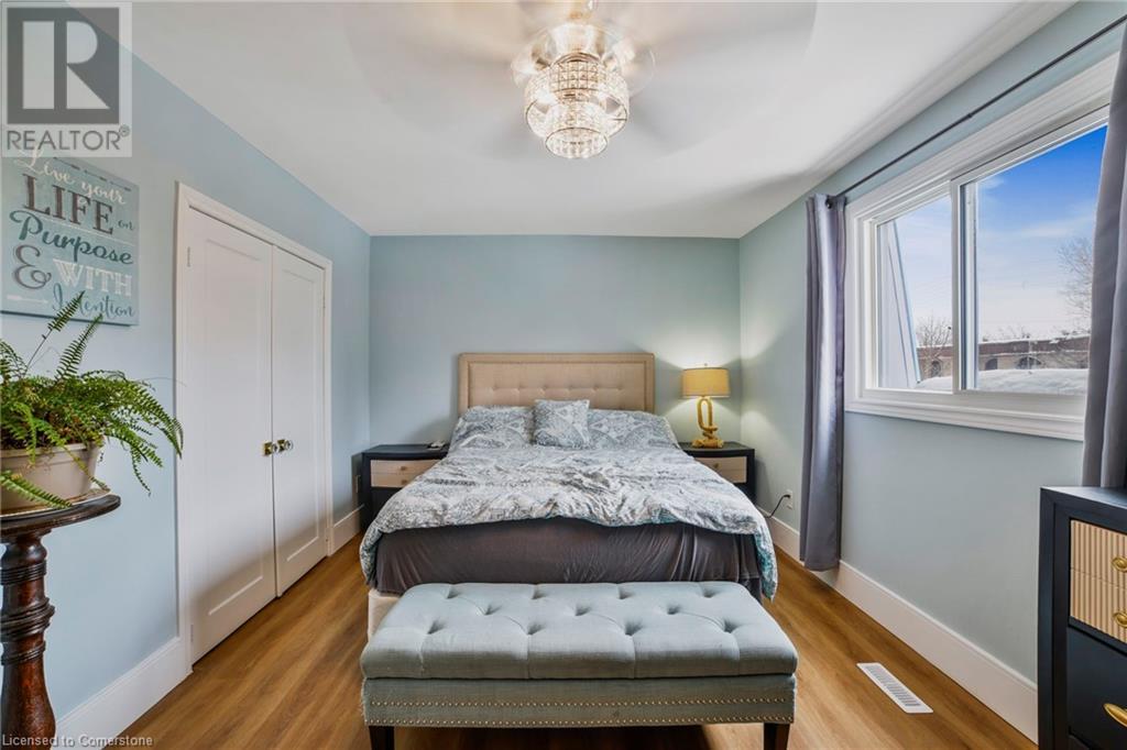 Photo 6 of 621 Francis Road, Burlington ON
