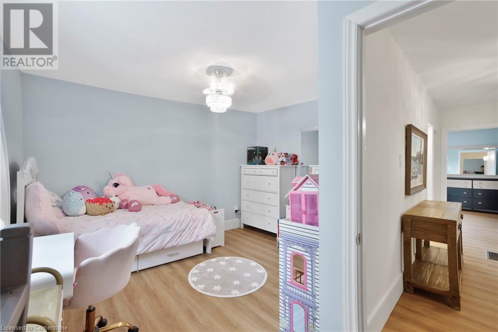 Photo 3 of 621 Francis Road, Burlington ON