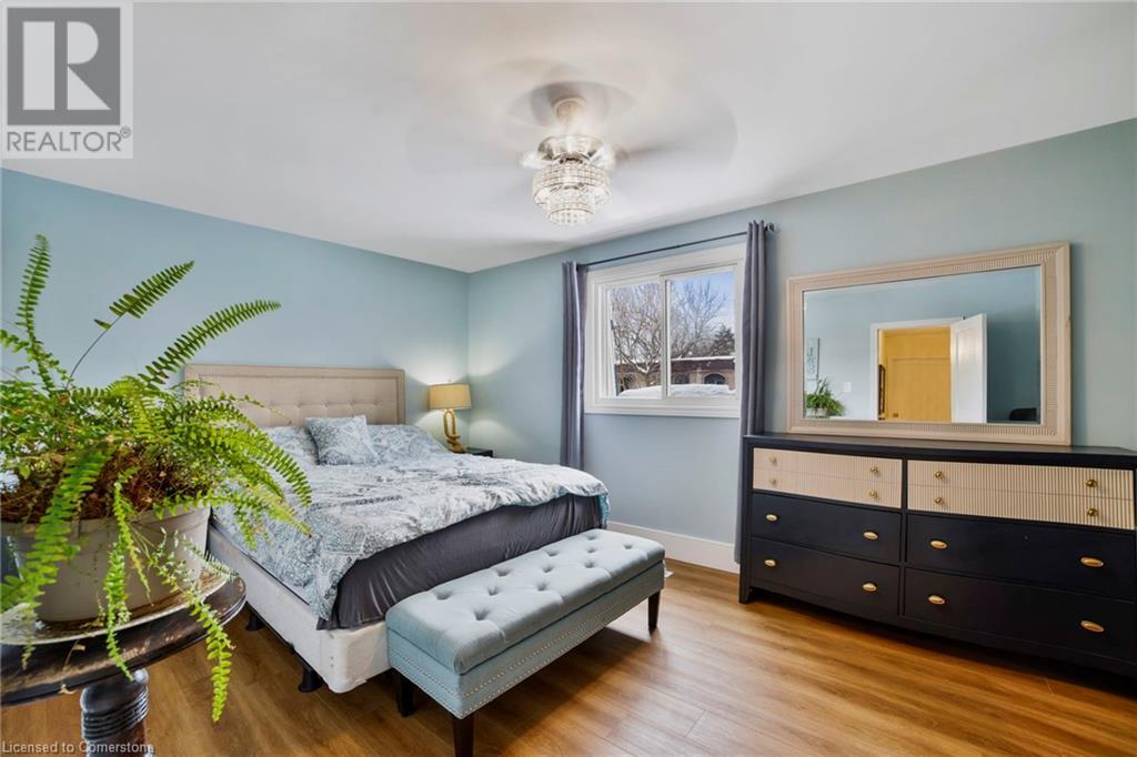 Photo 13 of 621 Francis Road, Burlington ON