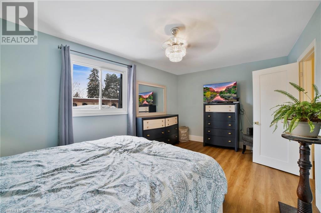 Photo 14 of 621 Francis Road, Burlington ON