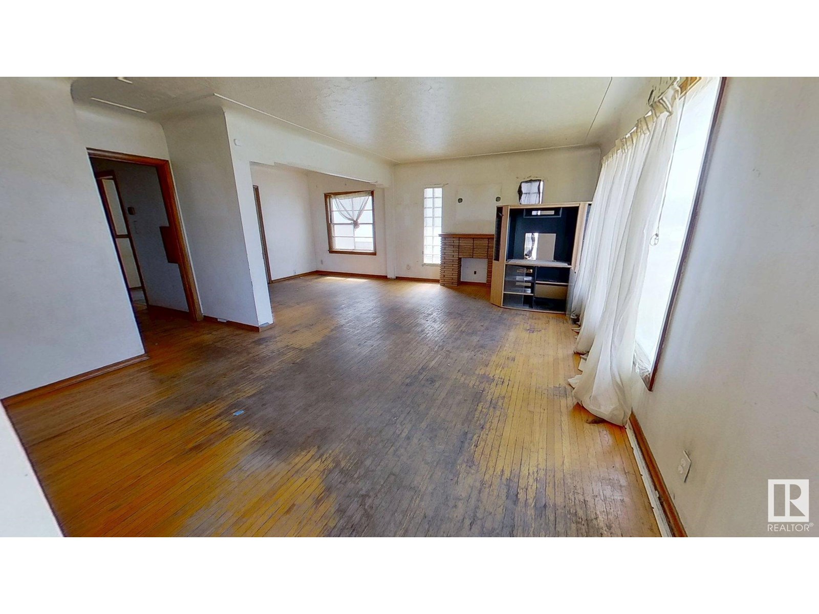 Photo 1 of 11135 Groat Rd Nw, Edmonton AB