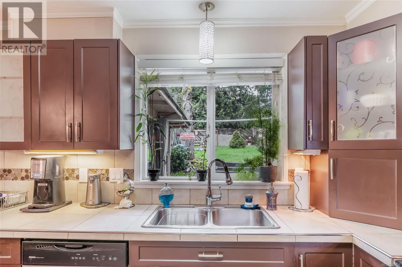 7413 ANDREA CRES - Image 6