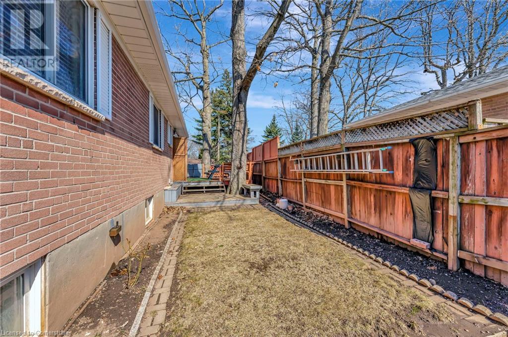 Photo 29 of 429 Norrie Crescent, Burlington ON