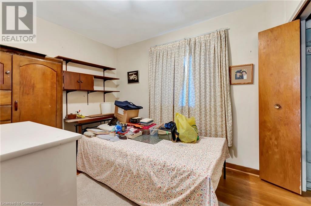 Photo 13 of 429 Norrie Crescent, Burlington ON
