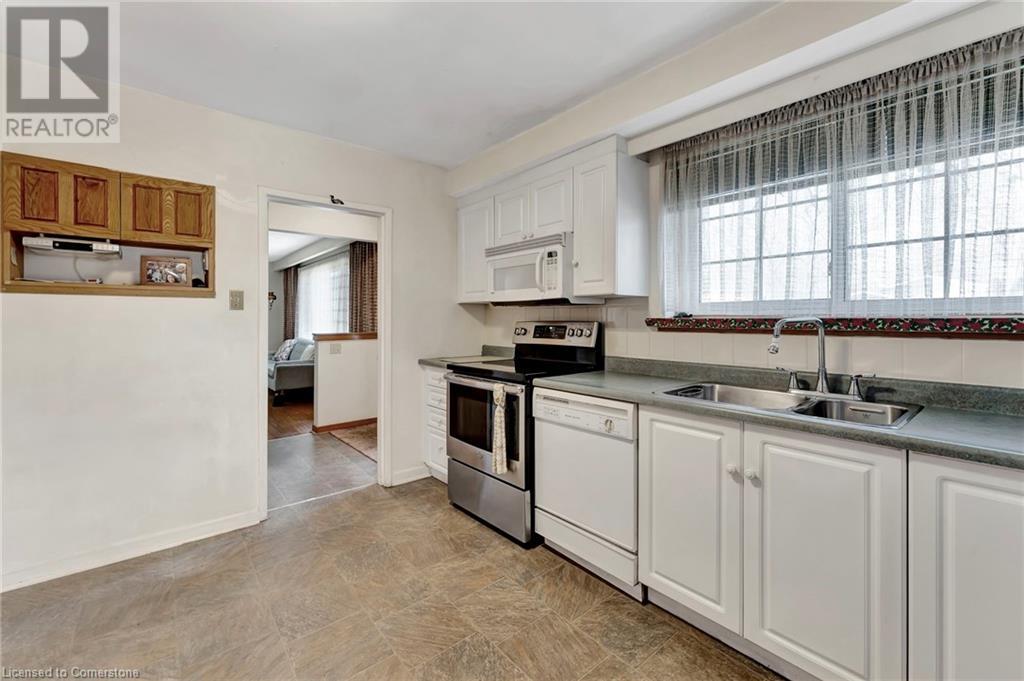 Photo 11 of 429 Norrie Crescent, Burlington ON