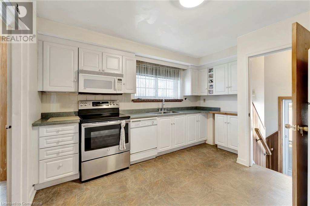 Photo 9 of 429 Norrie Crescent, Burlington ON