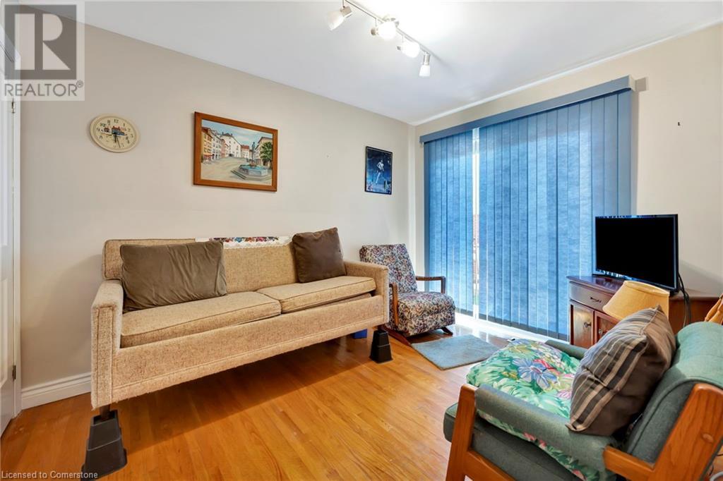 Photo 12 of 429 Norrie Crescent, Burlington ON