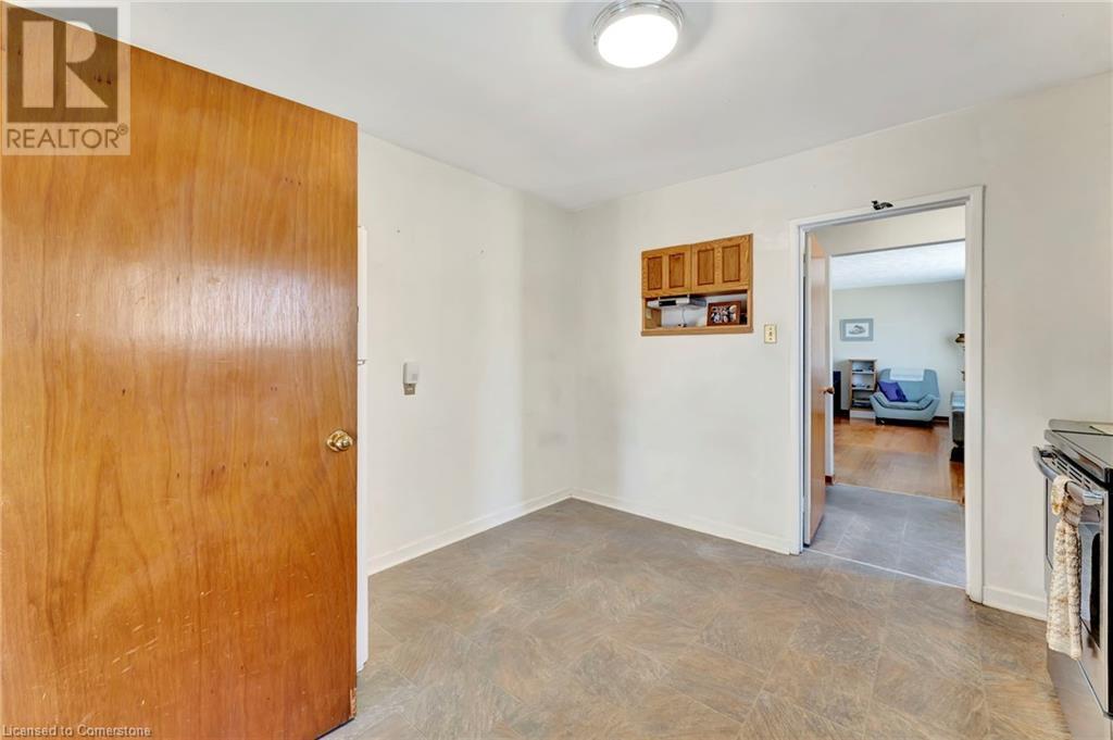 Photo 18 of 429 Norrie Crescent, Burlington ON