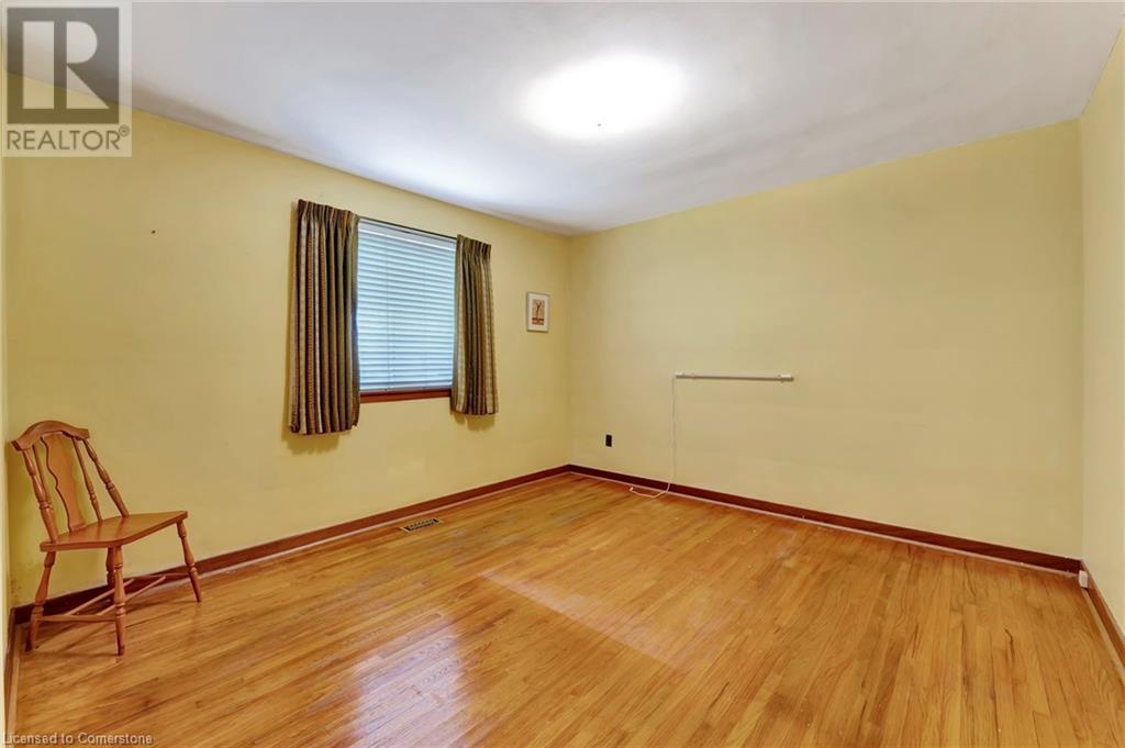 Photo 14 of 429 Norrie Crescent, Burlington ON