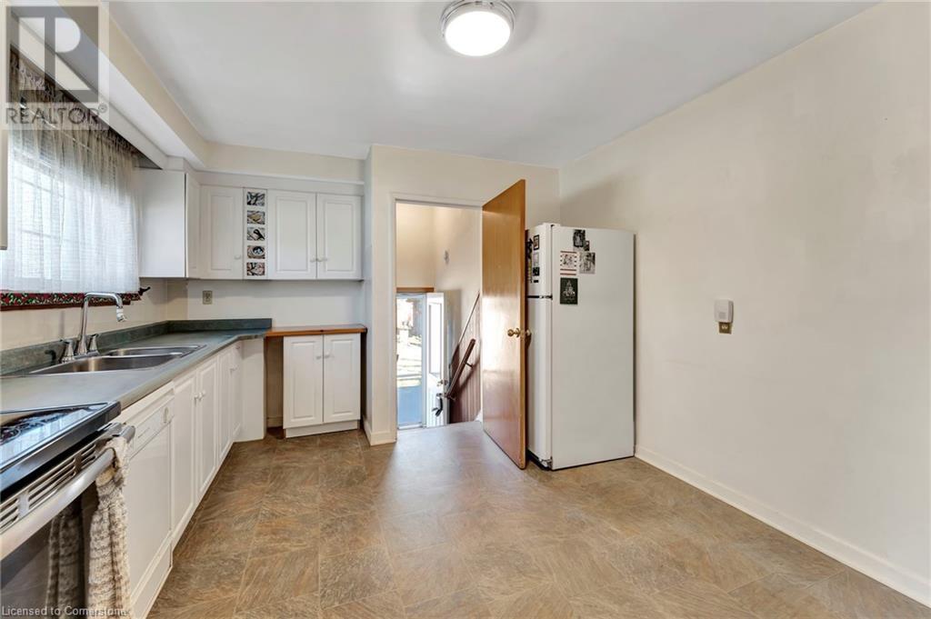 Photo 10 of 429 Norrie Crescent, Burlington ON