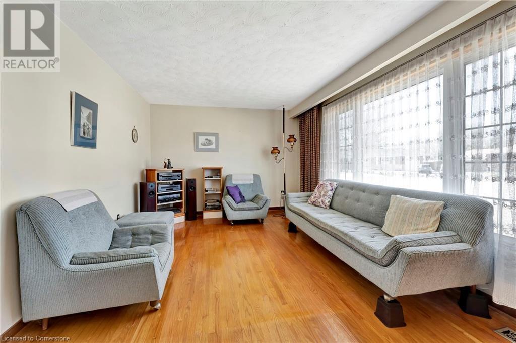 Photo 7 of 429 Norrie Crescent, Burlington ON