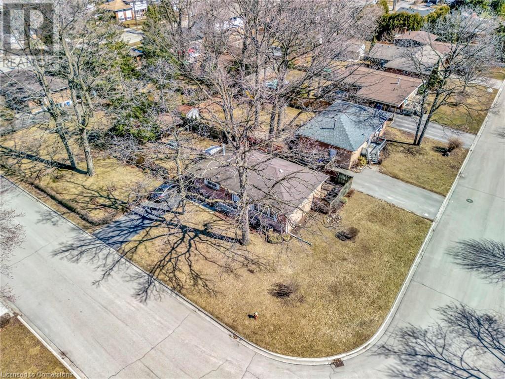 Photo 31 of 429 Norrie Crescent, Burlington ON