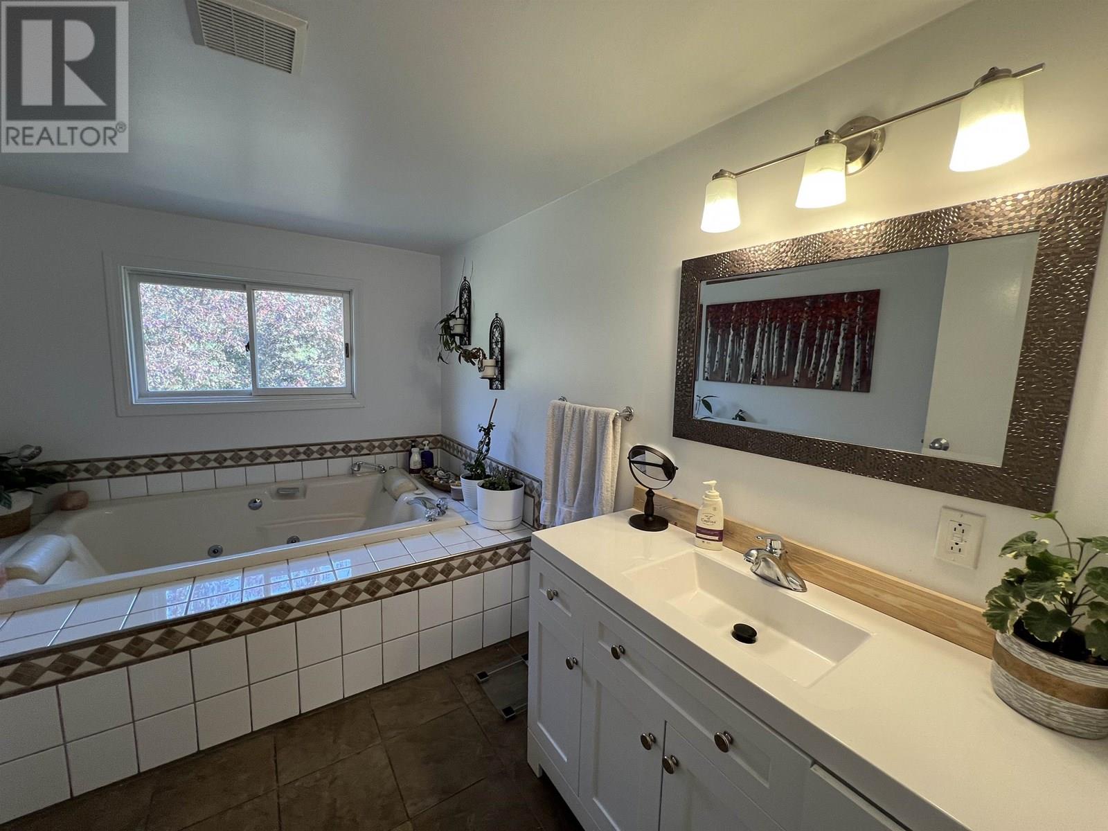 16 WALSH ROAD - 28