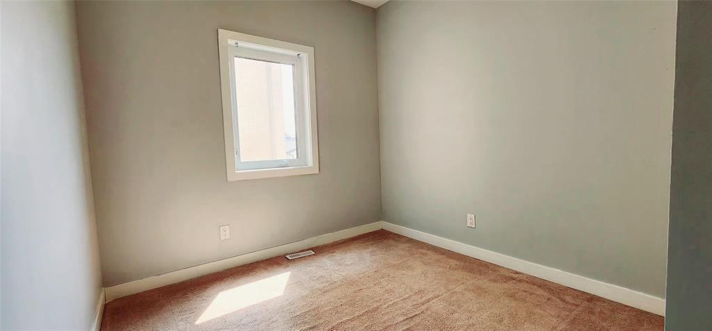 Photo 30 of 110 Hazelton Drive, Winnipeg MB