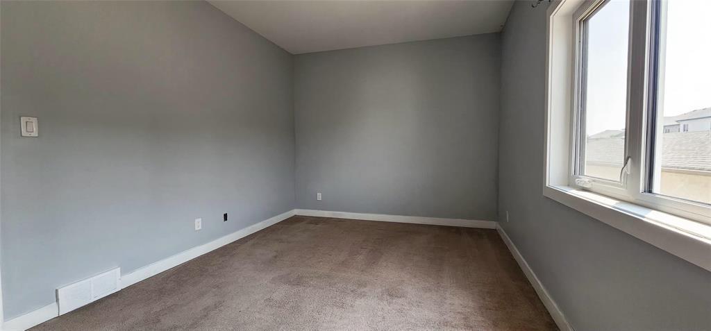 Photo 35 of 110 Hazelton Drive, Winnipeg MB