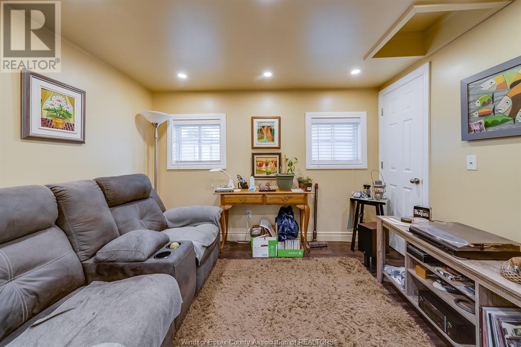 Photo 14 of 200 Steven Court, Essex ON