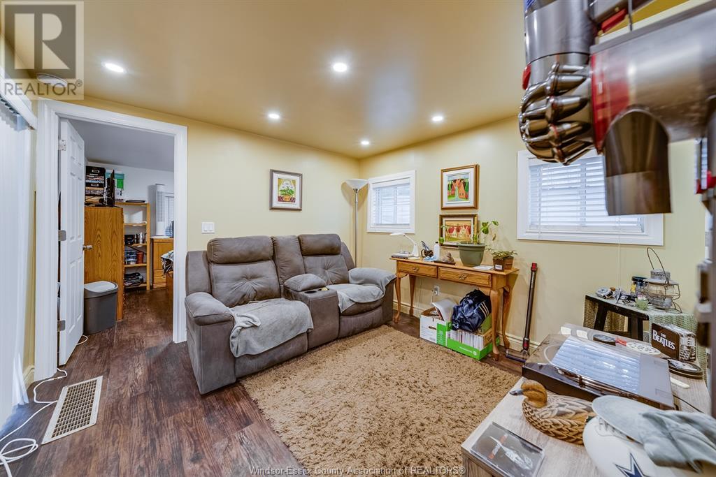 Photo 15 of 200 Steven Court, Essex ON