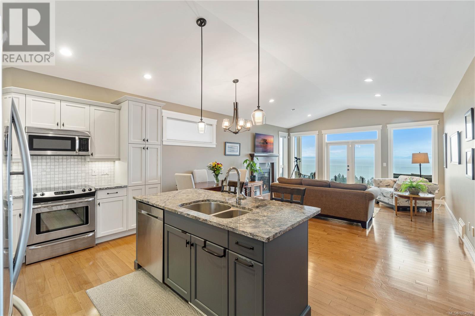 Photo 8 of 5340 Royal Sea View, Nanaimo BC