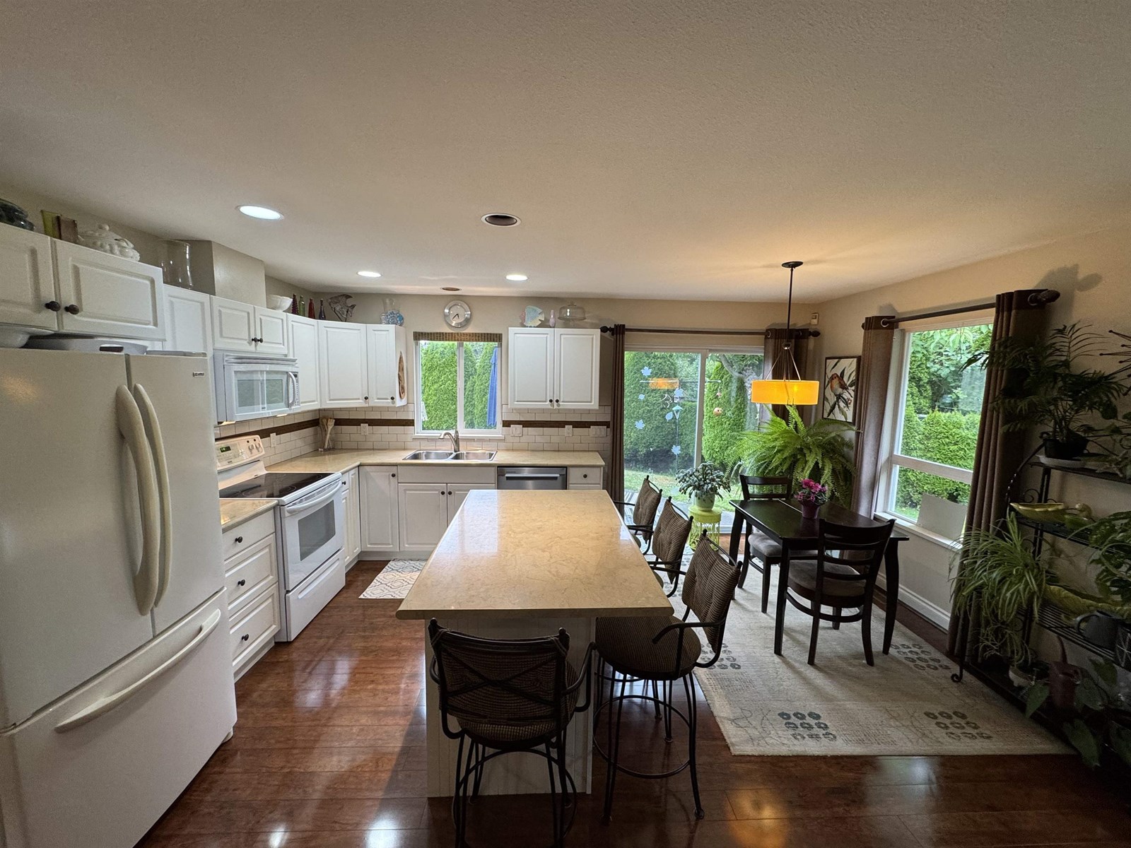 Photo 6 of 1187 King George Boulevard, Surrey BC