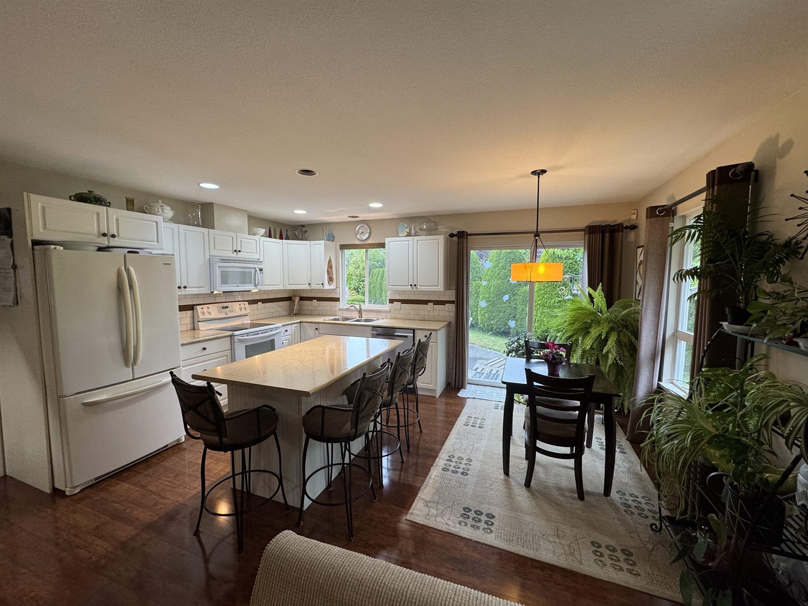 Photo 7 of 1187 King George Boulevard, Surrey BC