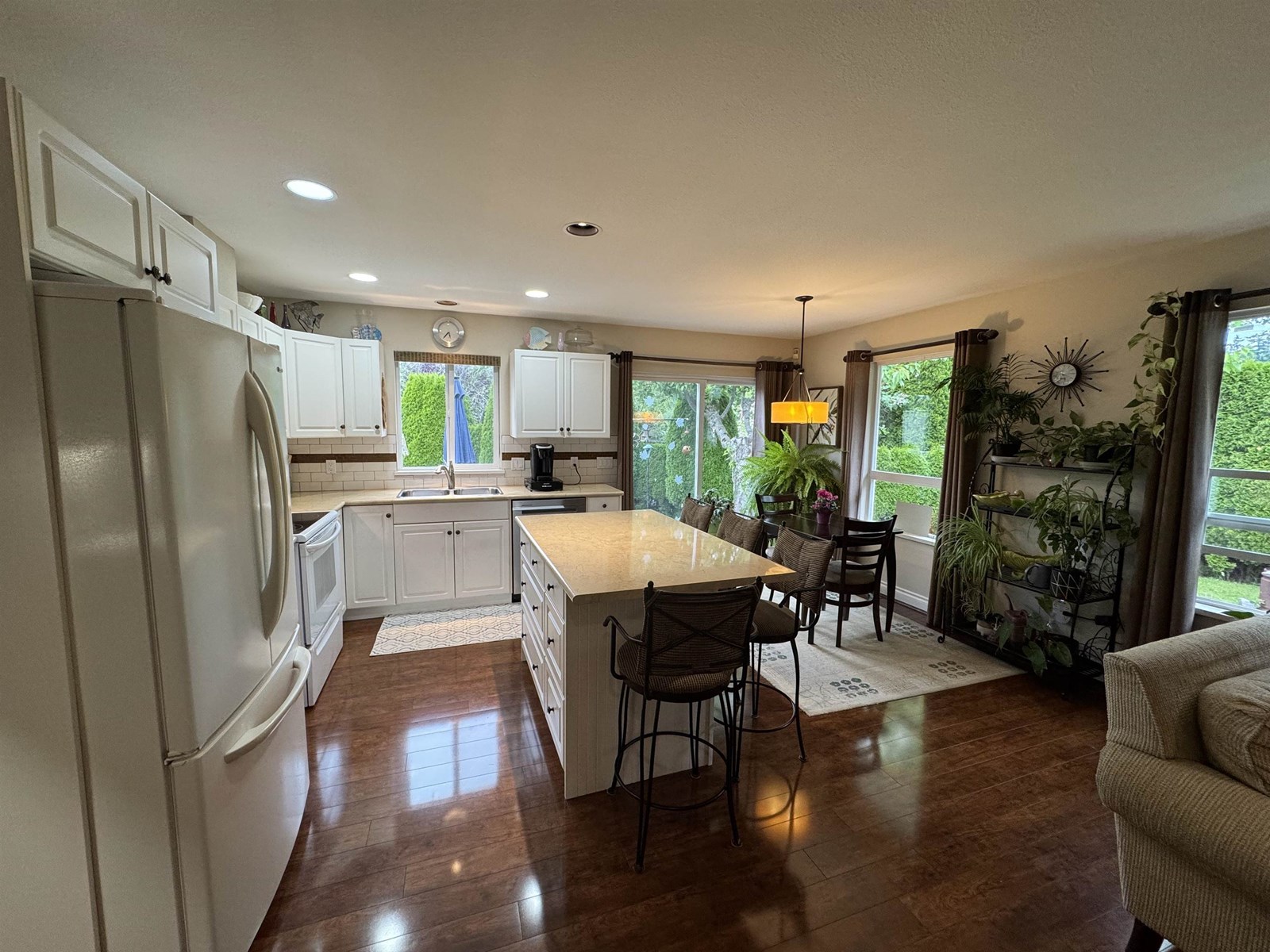 Photo 8 of 1187 King George Boulevard, Surrey BC