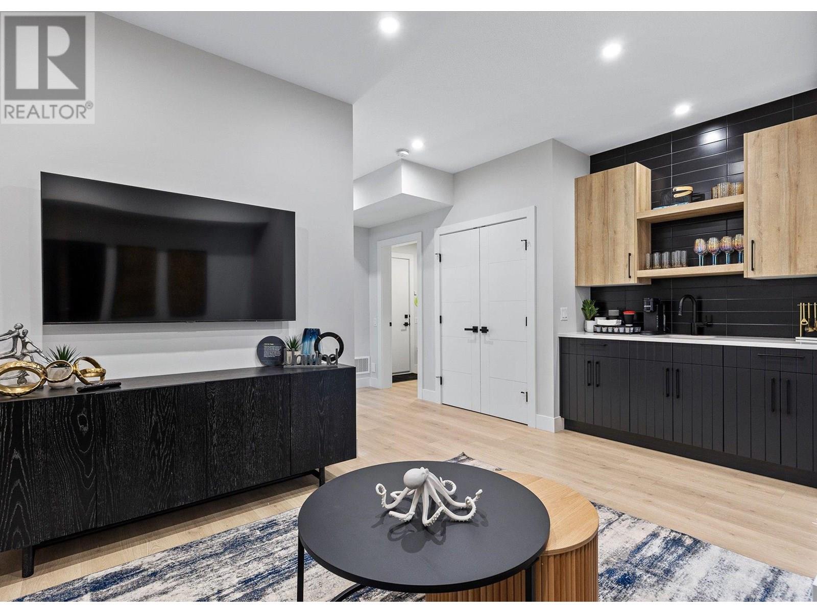 Photo 5 of 1165 Lone Pine Drive, Kelowna BC