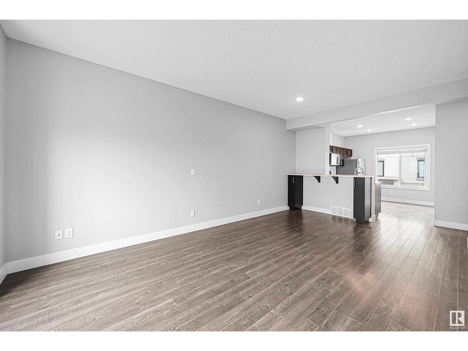 Photo 3 of 30 804 Welsh Dr Sw, Edmonton AB