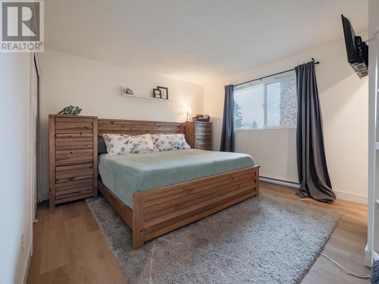 617 GOWER POINT ROAD, Gibsons