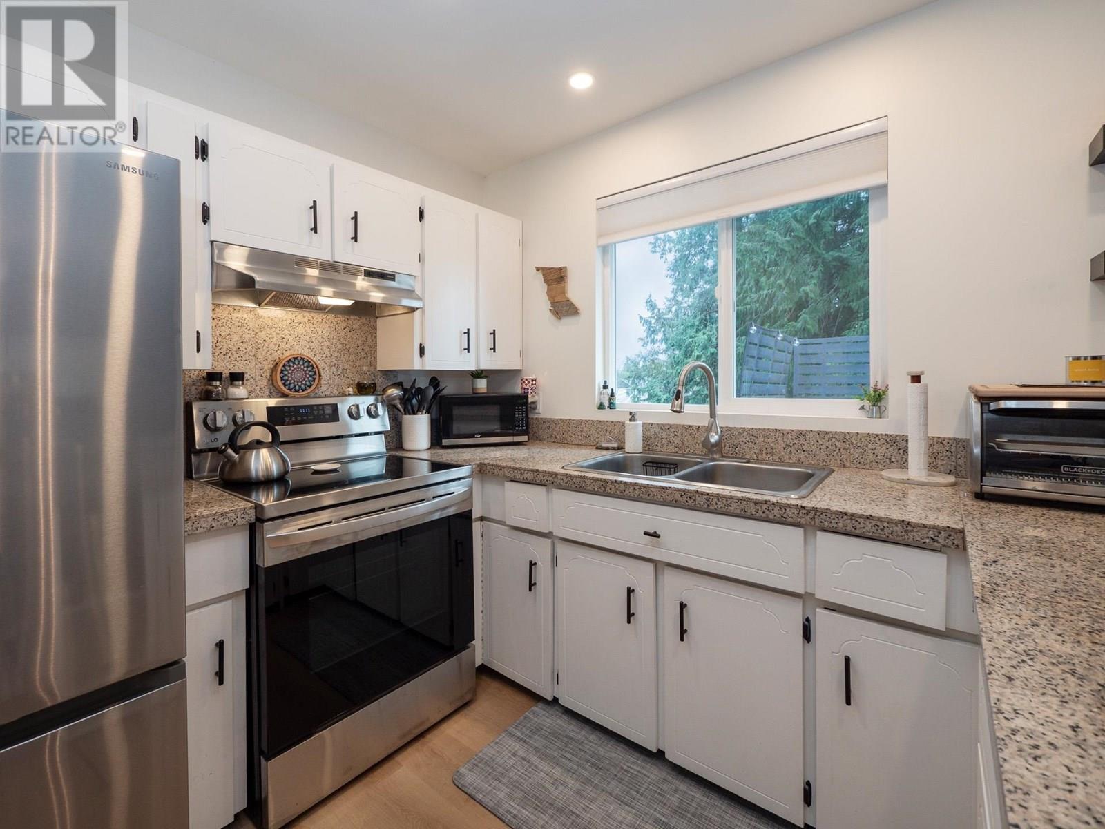 617 GOWER POINT ROAD, Gibsons