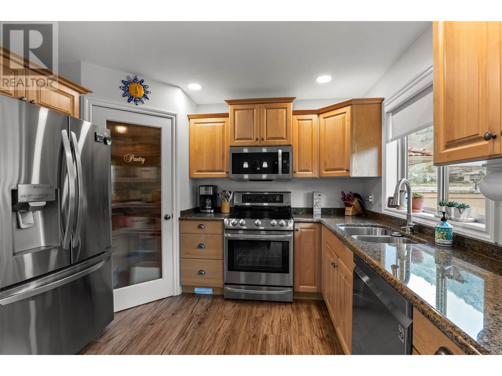 Photo 5 of 3712 Navatanee Drive, Kamloops BC