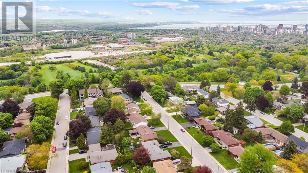Photo 10 of 617 Scenic Drive, Hamilton ON