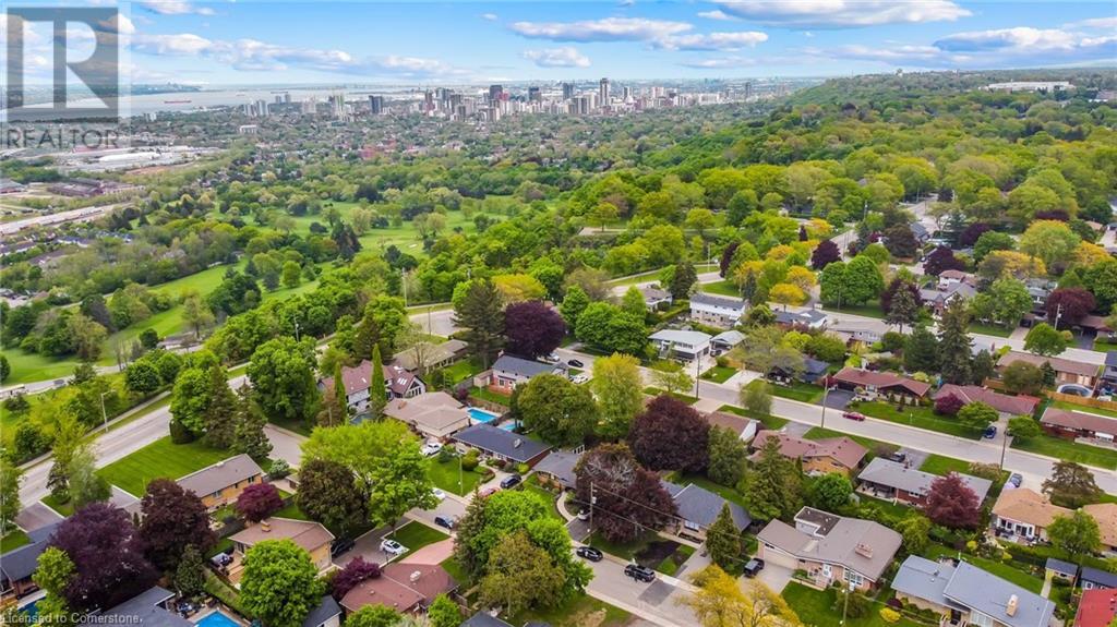 Photo 8 of 617 Scenic Drive, Hamilton ON