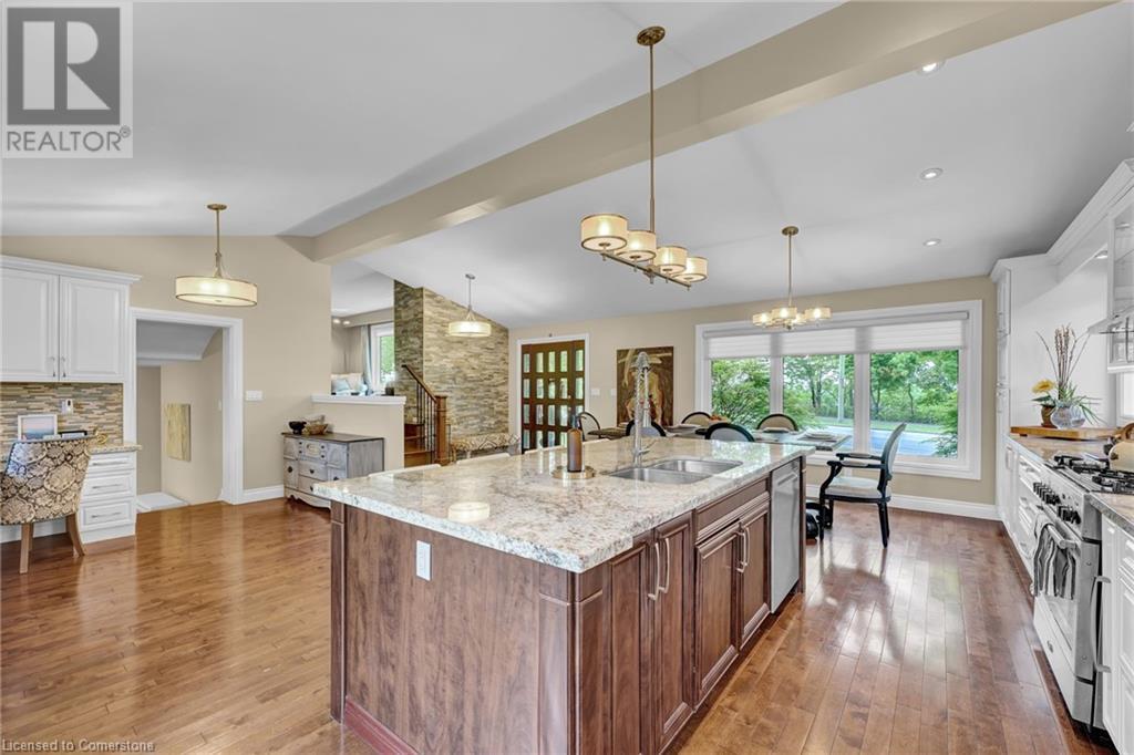 Photo 19 of 617 Scenic Drive, Hamilton ON