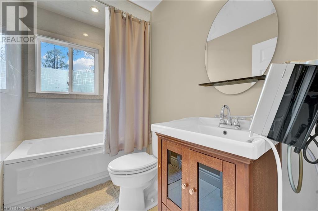 Photo 35 of 617 Scenic Drive, Hamilton ON