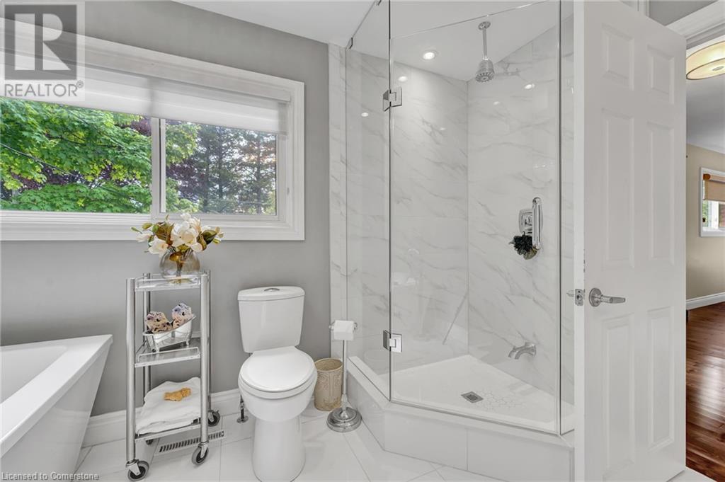 Photo 30 of 617 Scenic Drive, Hamilton ON
