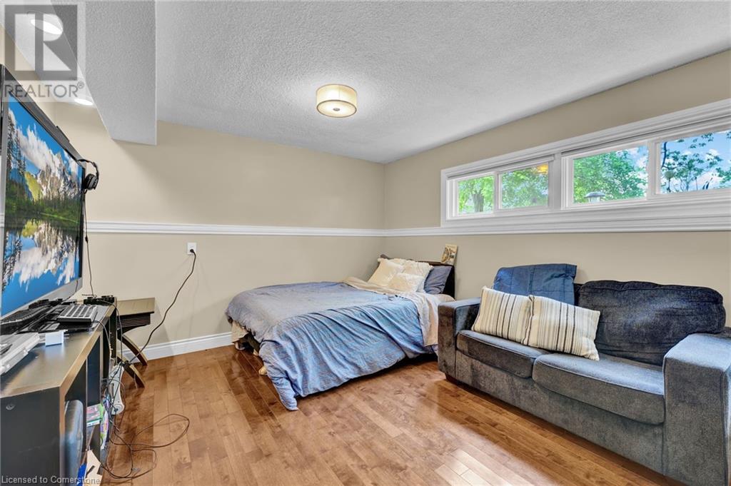 Photo 39 of 617 Scenic Drive, Hamilton ON