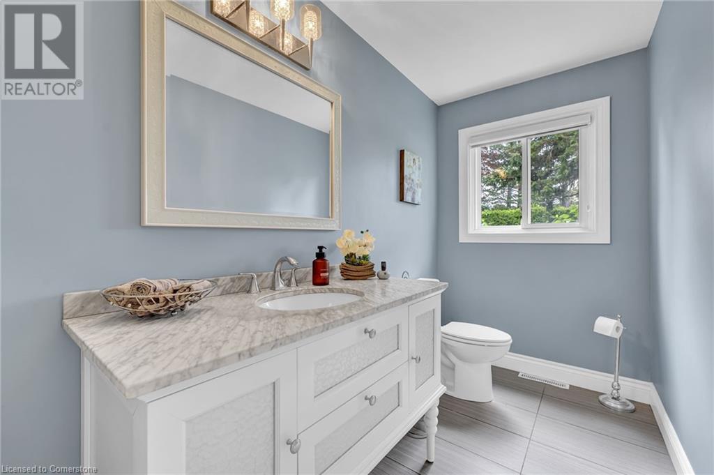 Photo 38 of 617 Scenic Drive, Hamilton ON