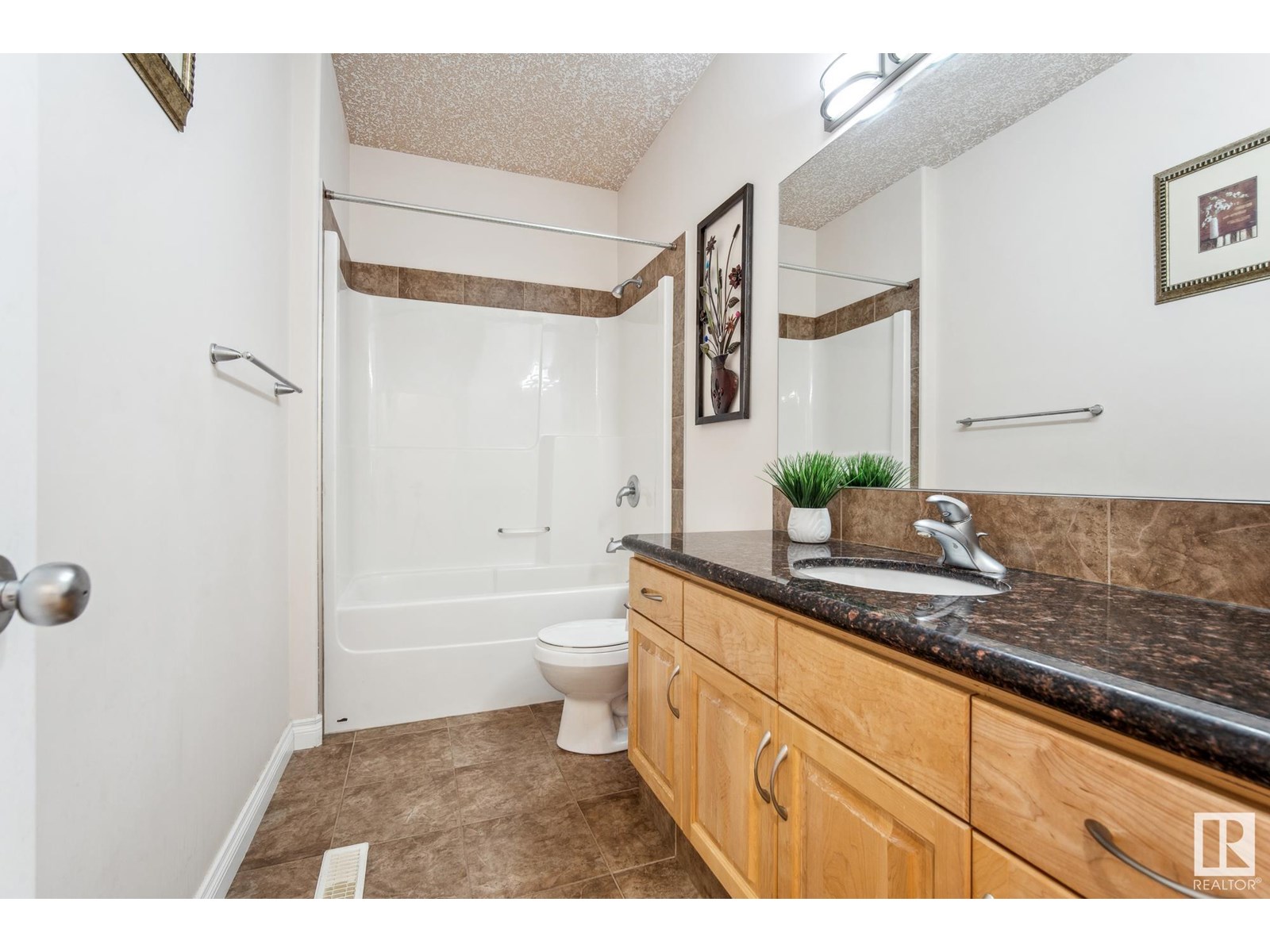Photo 24 of 10804 6 Av Sw, Edmonton AB