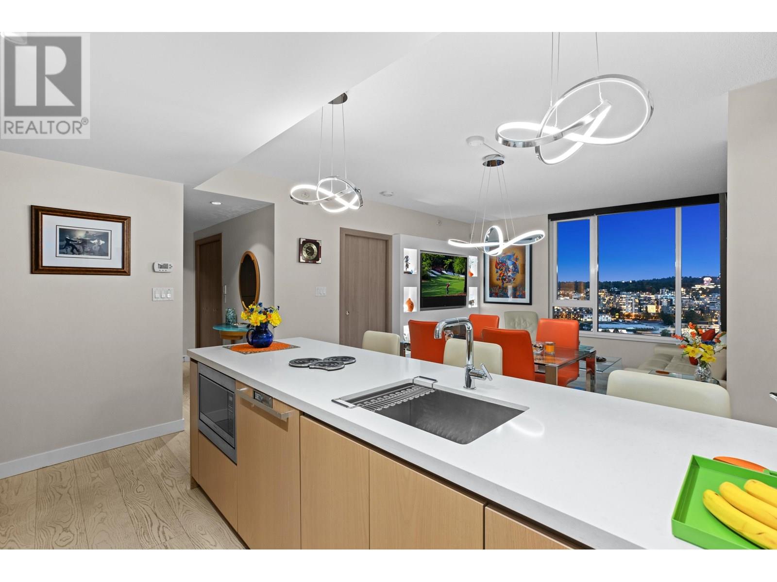 Photo 3 of 2056 38 Smithe Street, Vancouver BC