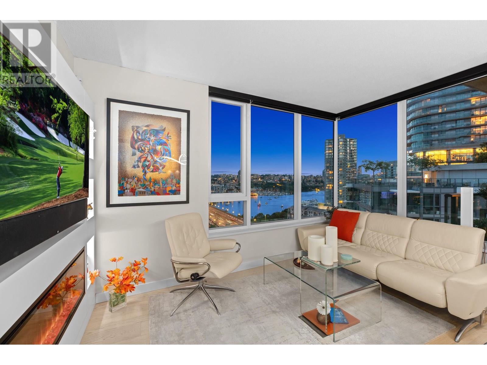 Photo 10 of 2056 38 Smithe Street, Vancouver BC