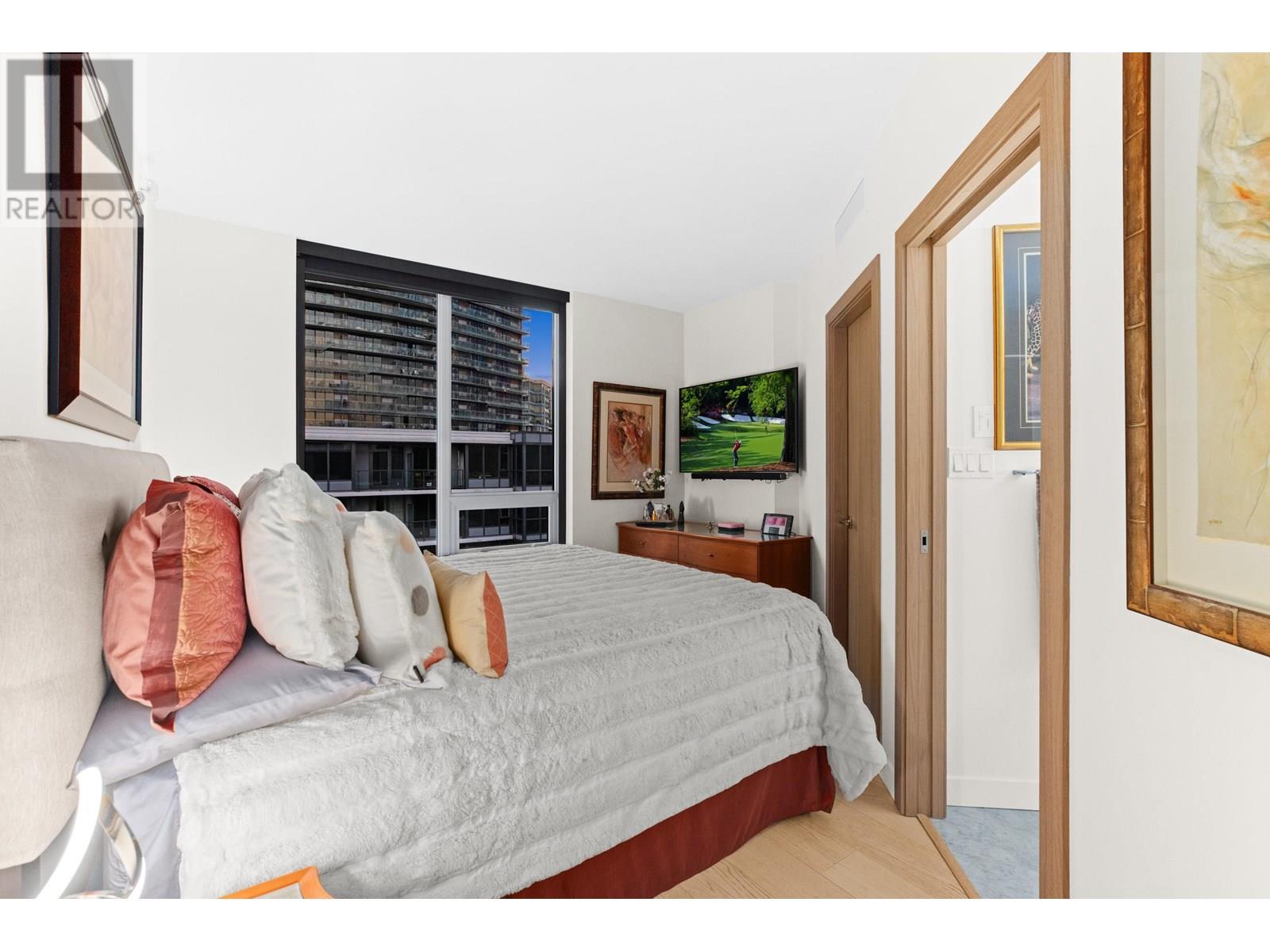 Photo 7 of 2056 38 Smithe Street, Vancouver BC