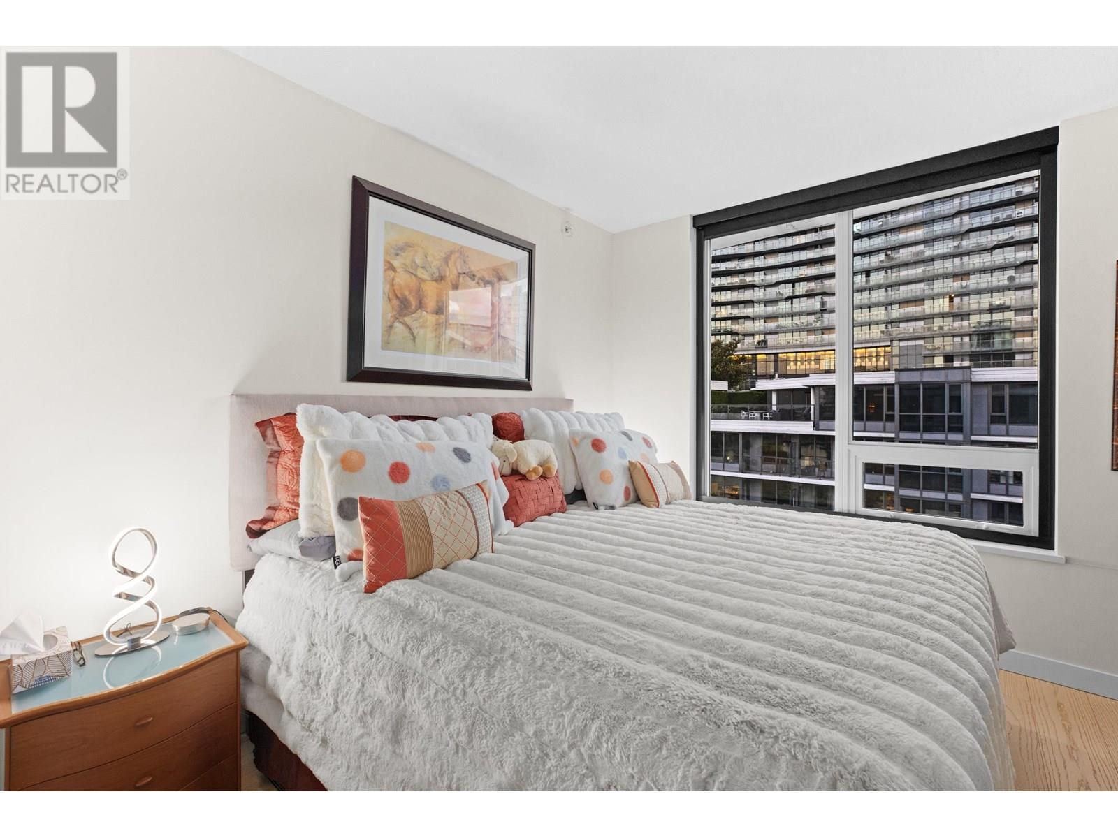 Photo 11 of 2056 38 Smithe Street, Vancouver BC