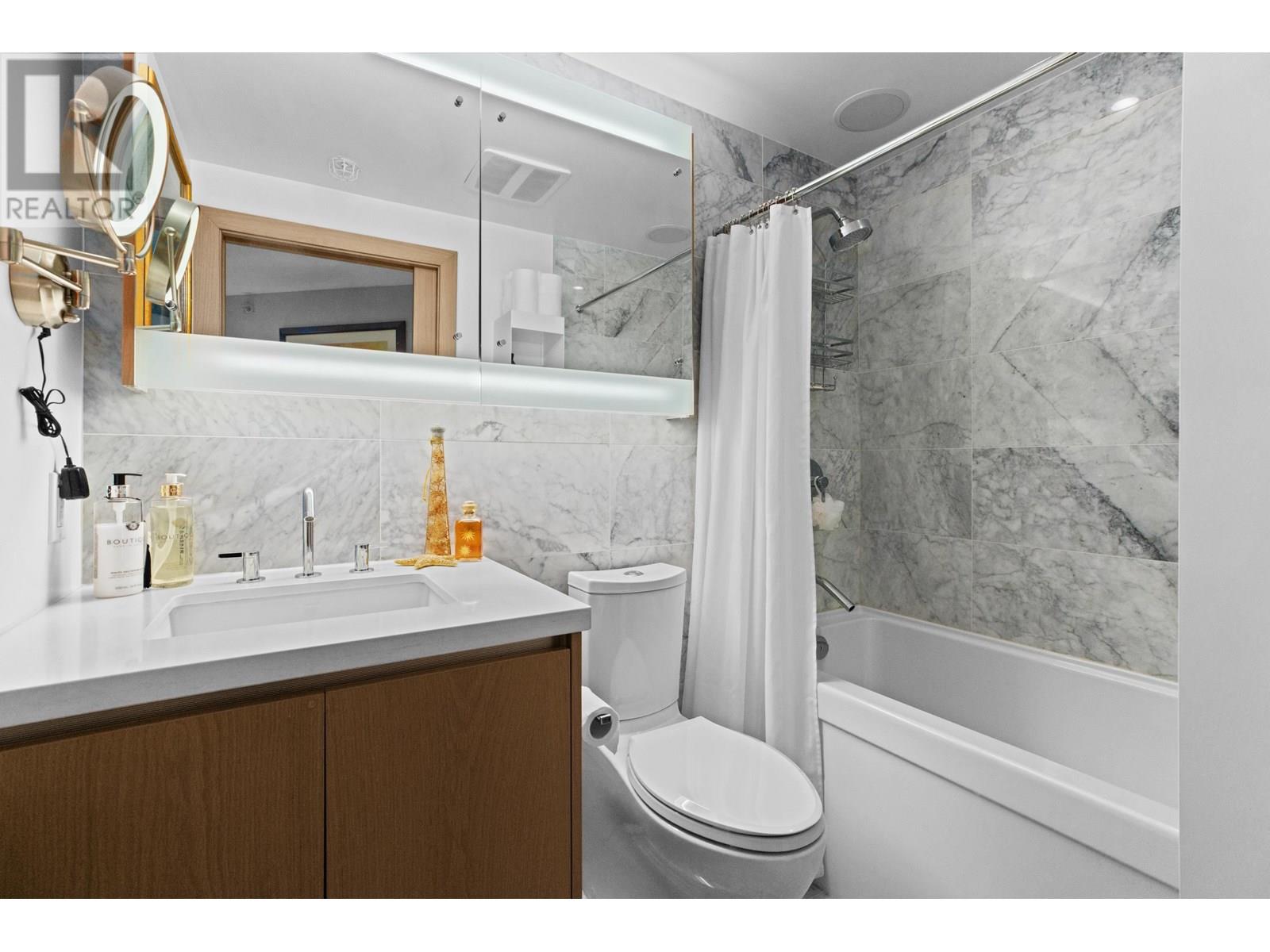 Photo 6 of 2056 38 Smithe Street, Vancouver BC